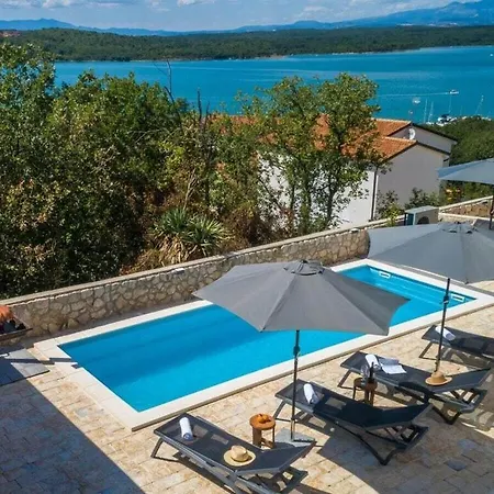 Gia With Heated Pool And Ocean View
